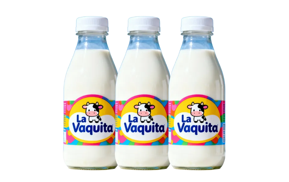 Etiquetas Bopp Blanco, Etimex Digital, Etiqueta de colores, Tres botellas de leche marca La Vaquita con su etiqueta.