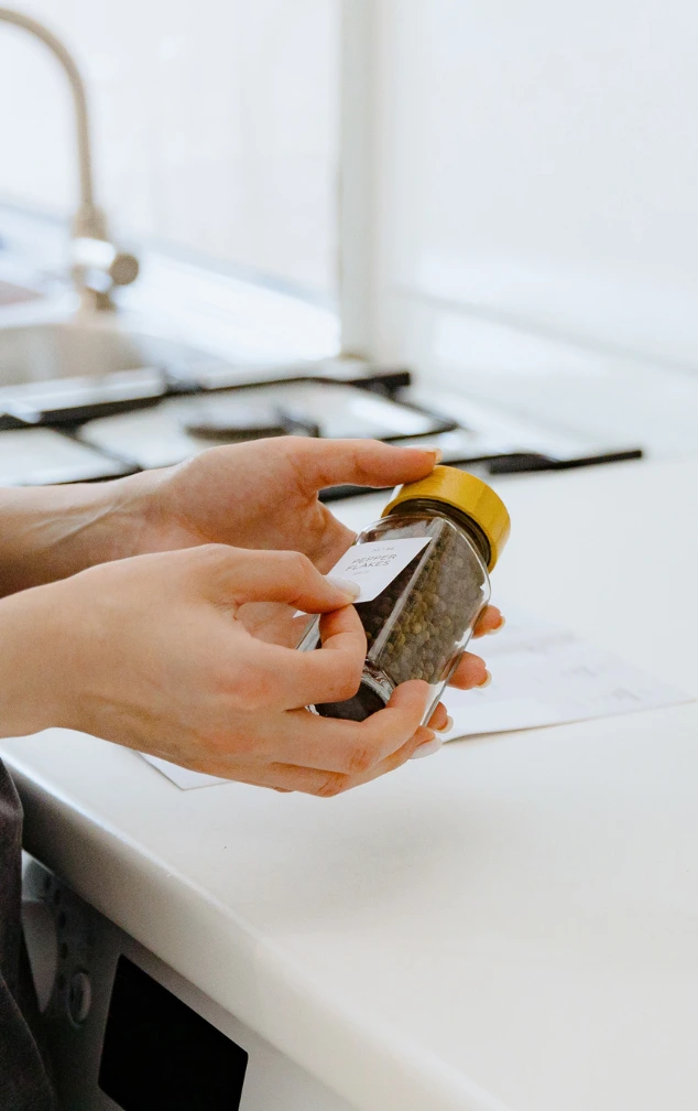 Etiquetas de Seguridad, Etimex Digital, Etiqueta de color amarillo, Etiquetas para desatacar caducidad en alimentos.
